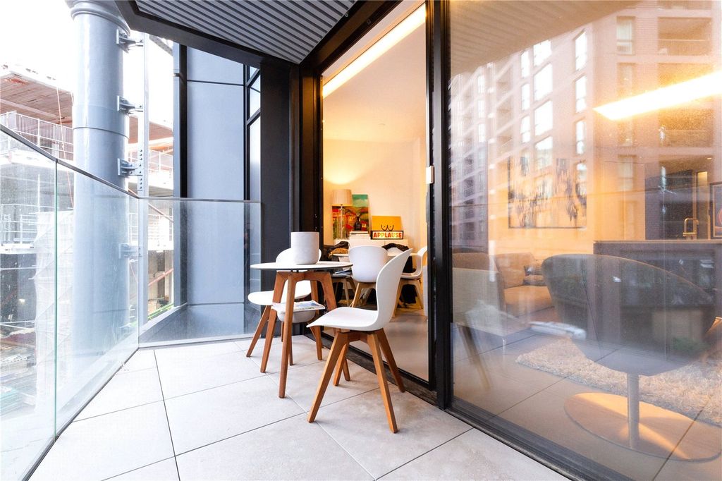 Property photo 2 of 10 Balcony