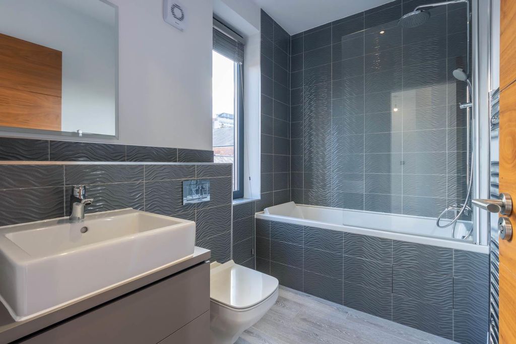 Property photo 3 of 32 Bathroom