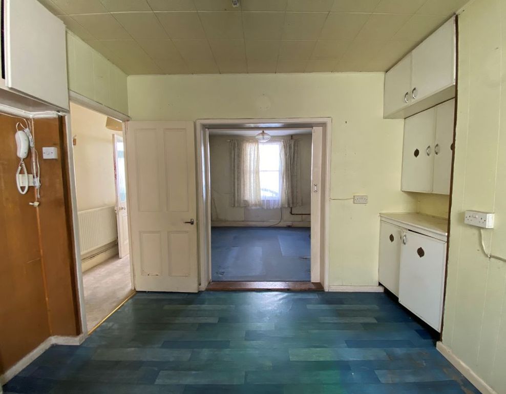 Property photo 3 of 6 Kitchen