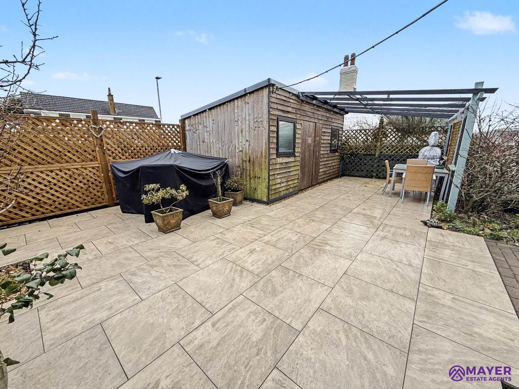 Property photo 2 of 21