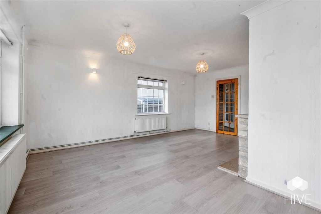 Property photo 3 of 28