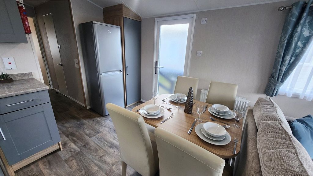 Property photo 2 of 21 Picture No. 35