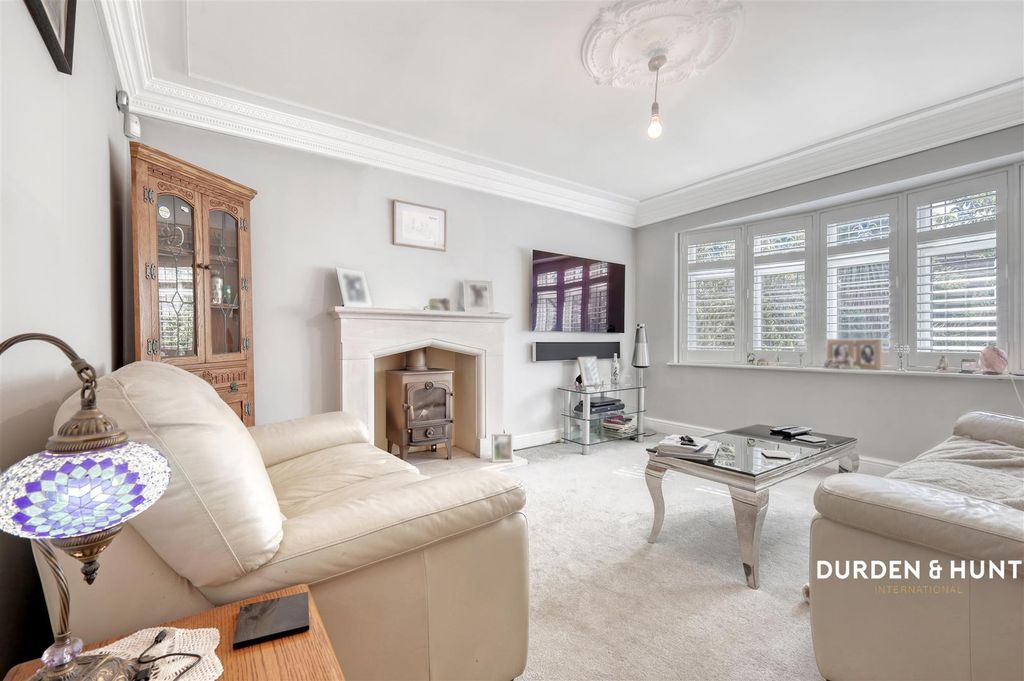 Property photo 2 of 23 Nelwyn Avenue