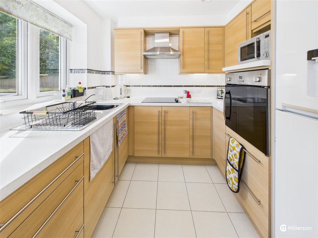 Property photo 2 of 21 Kitchen