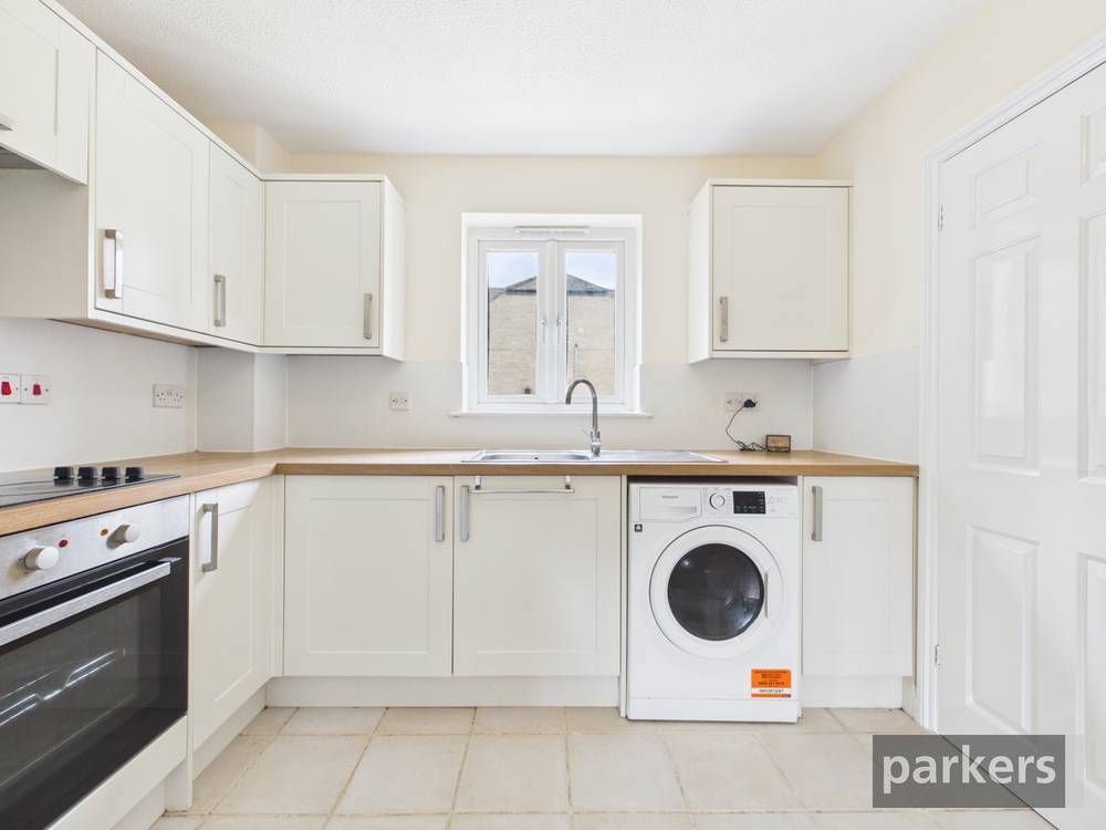 Property photo 3 of 11 Kitchen