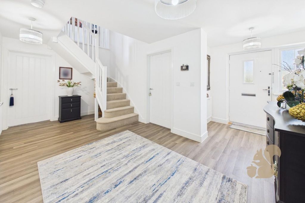Property photo 3 of 29 Entrance Hall