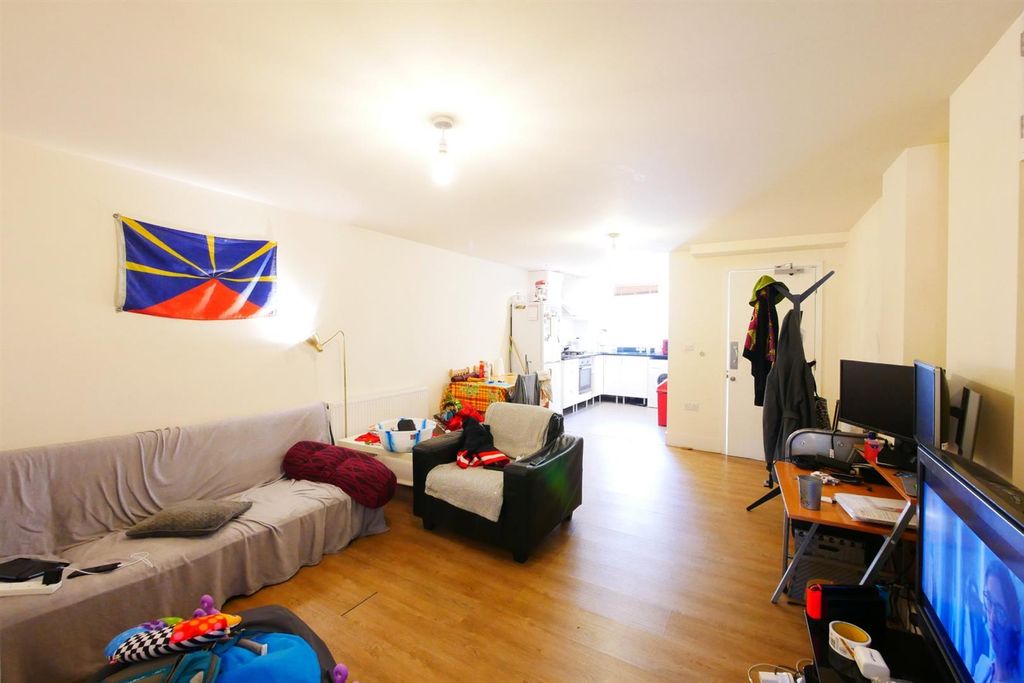 Property photo 3 of 7