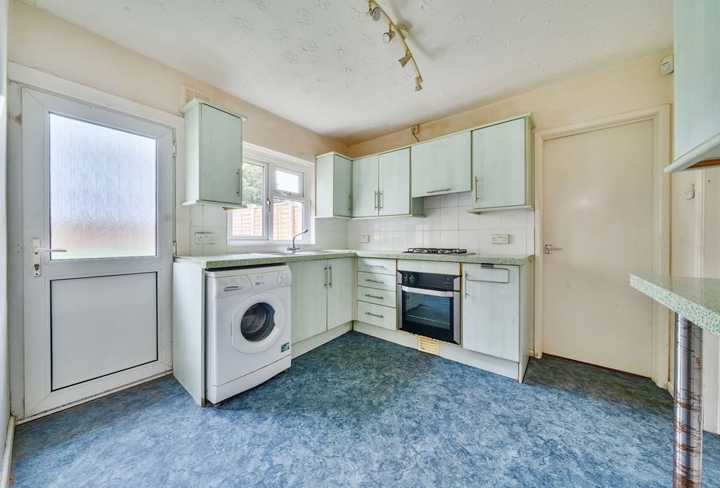 Property photo 3 of 9 1447852-10-69E0E9...