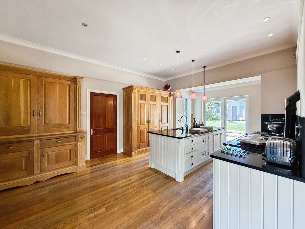 Property photo 3 of 58