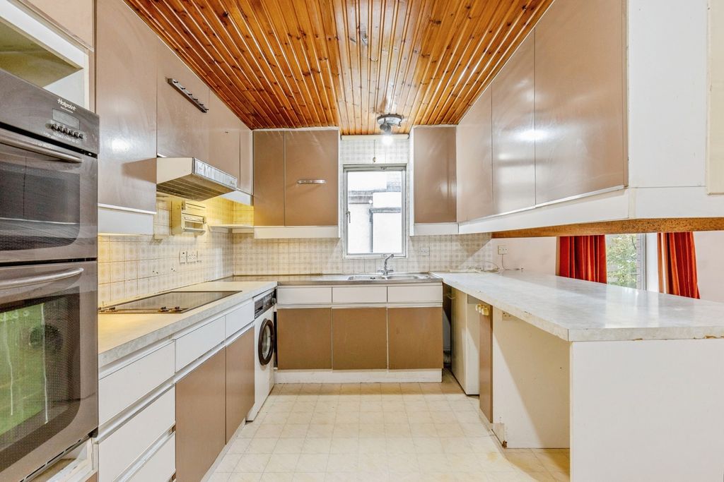 Property photo 3 of 15 Photo