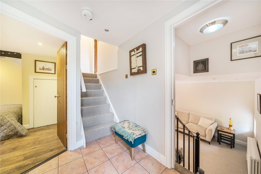 Property photo 3 of 33 Entrance Hallway