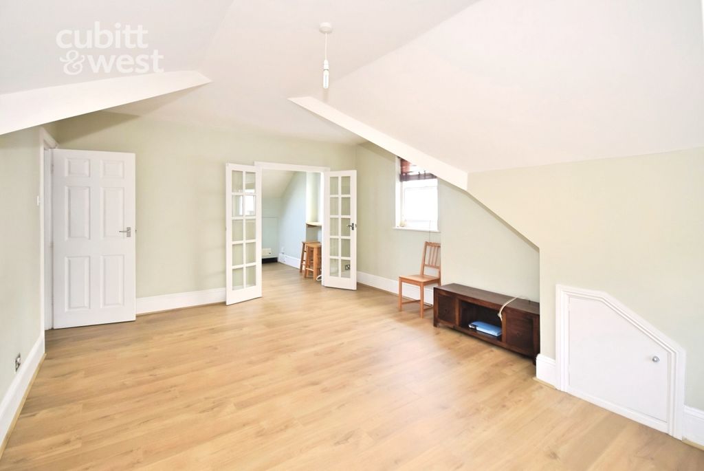 Property photo 2 of 11 Lounge