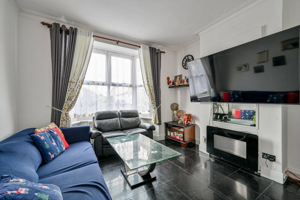Property photo 2 of 11