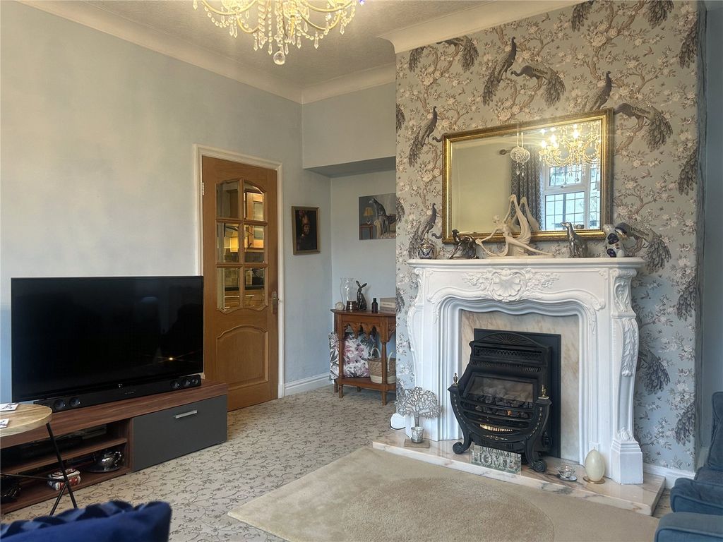 Property photo 3 of 22 Lounge