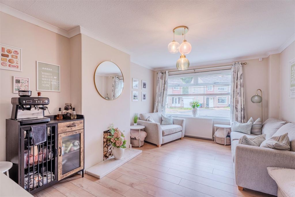 Property photo 3 of 34 19 Abbotsfield-17.Jpg