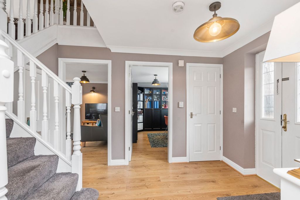 Property photo 3 of 43