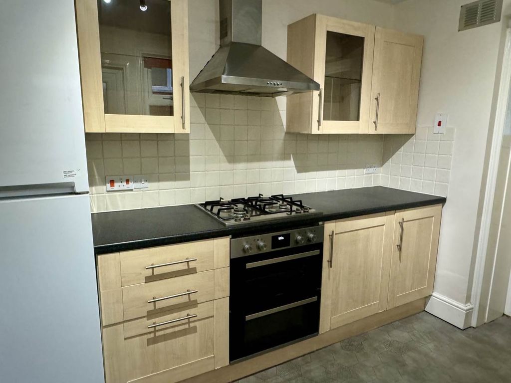 Property photo 3 of 12 Kitchen 2