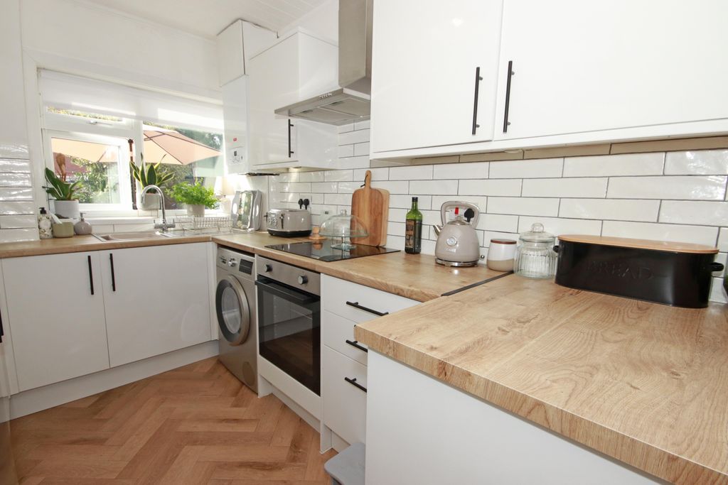 Property photo 2 of 20