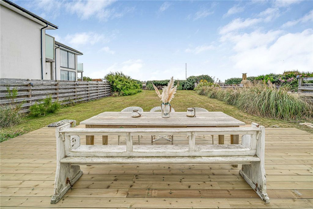 Property photo 2 of 30 Rear Garden Decking