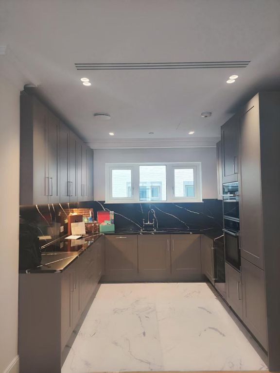 Property photo 3 of 11 Kitchen