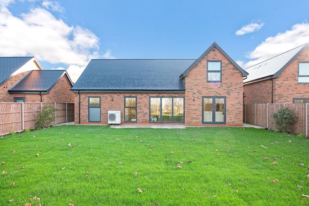Property photo 2 of 39