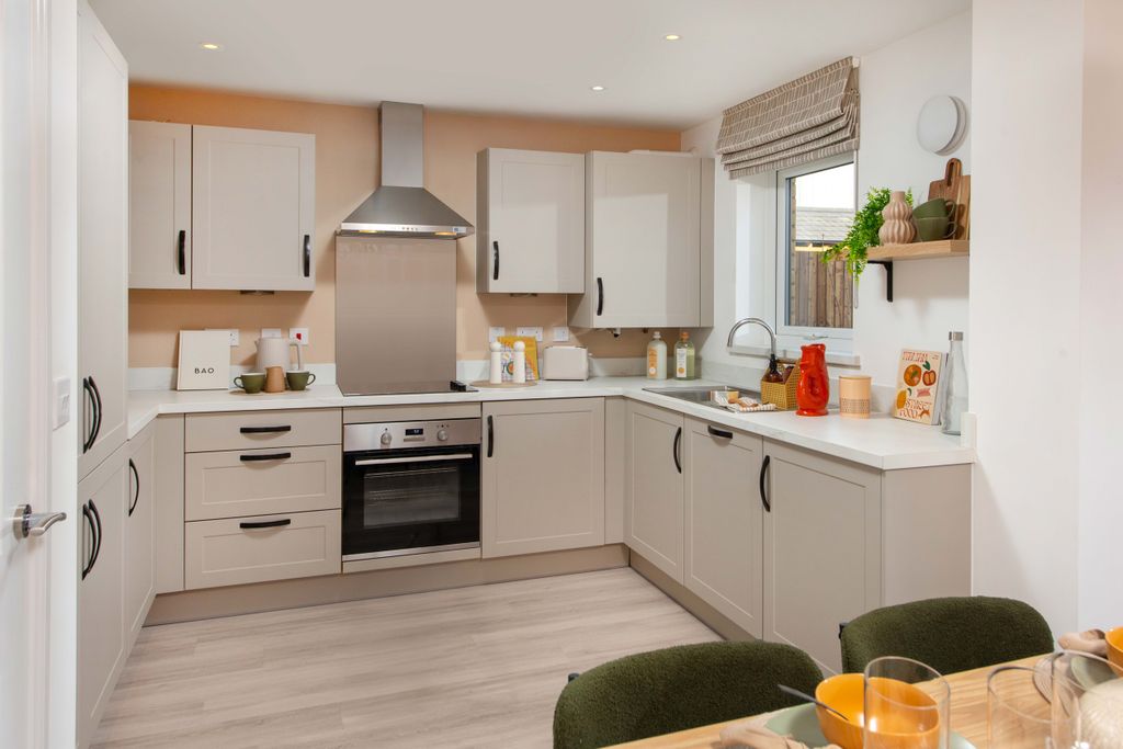 Property photo 2 of 10 Frampton Kitchen