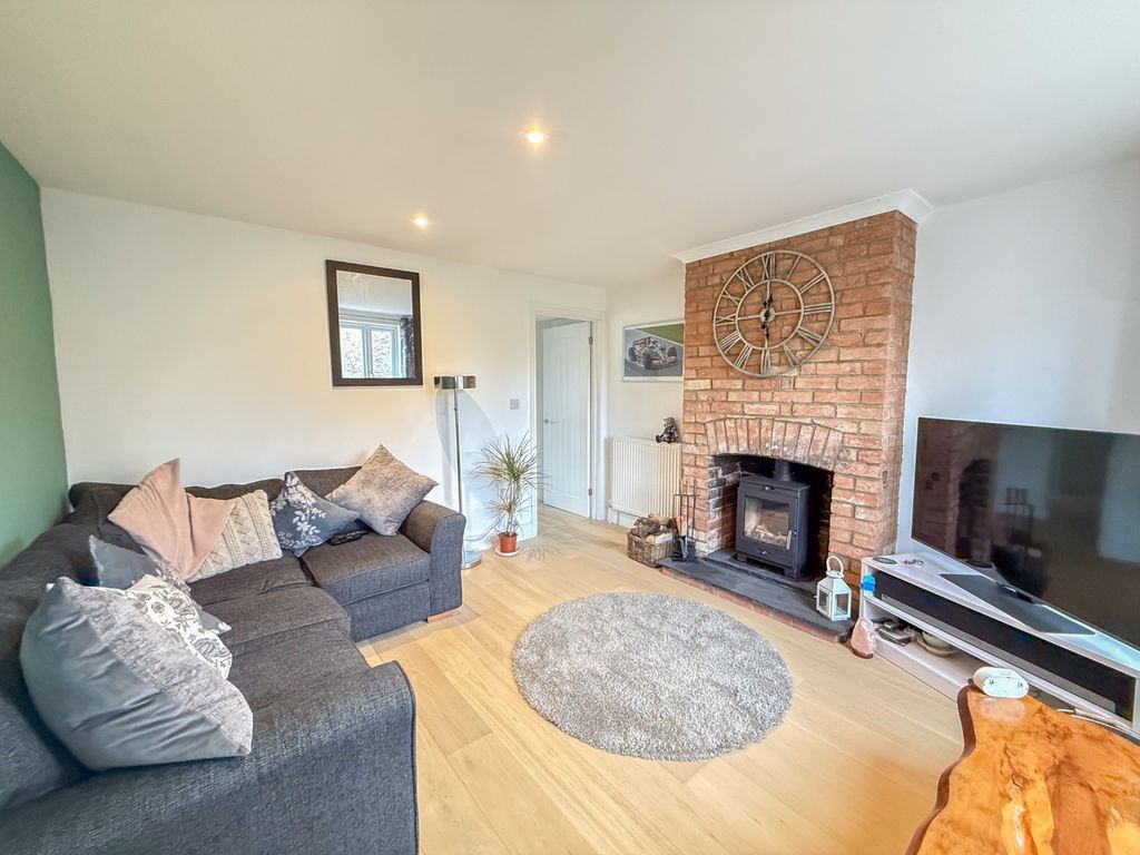 Property photo 2 of 19 3942172