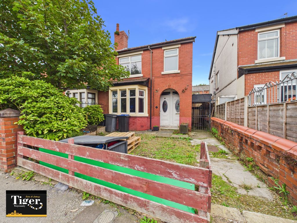 Property photo 1 of 12 Cam01931G0-Pr0413-Still012