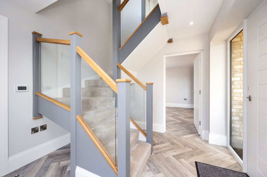 Property photo 3 of 27