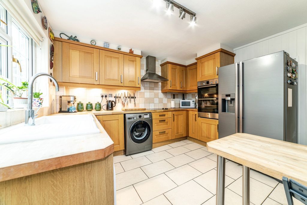 Property photo 3 of 20 Pbox-Img.Jpg