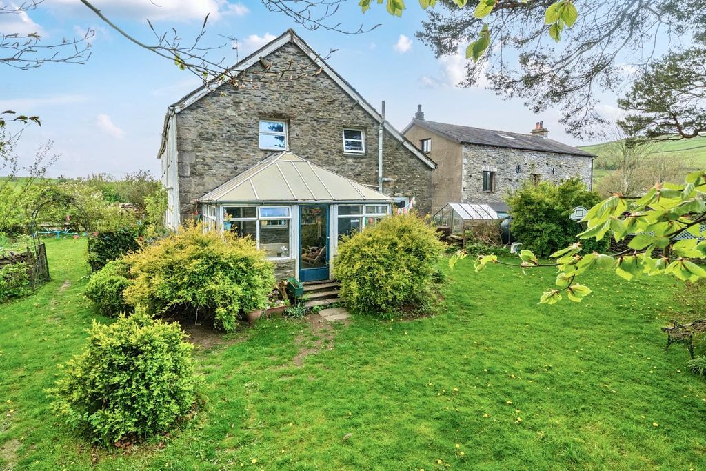 Property photo 1 of 47 Gardens