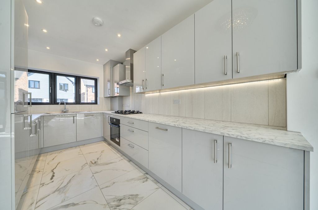 Property photo 3 of 25 1502473-18-6A7c3B...