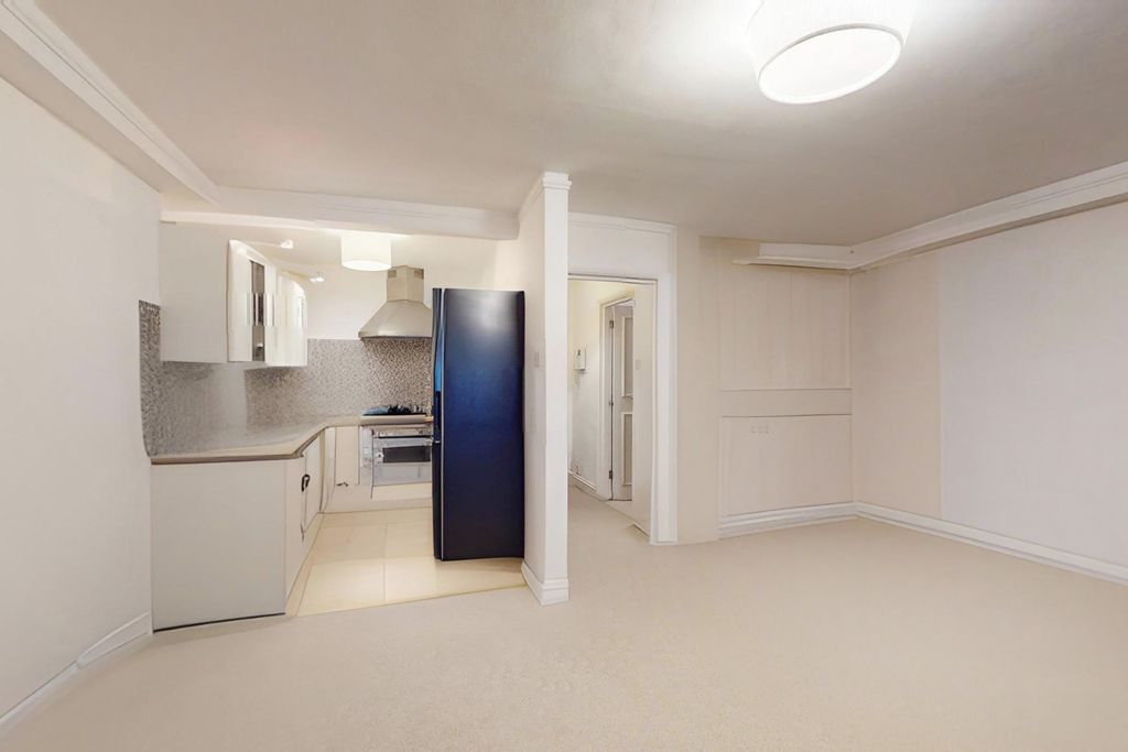 Property photo 2 of 8 Picture No. 04