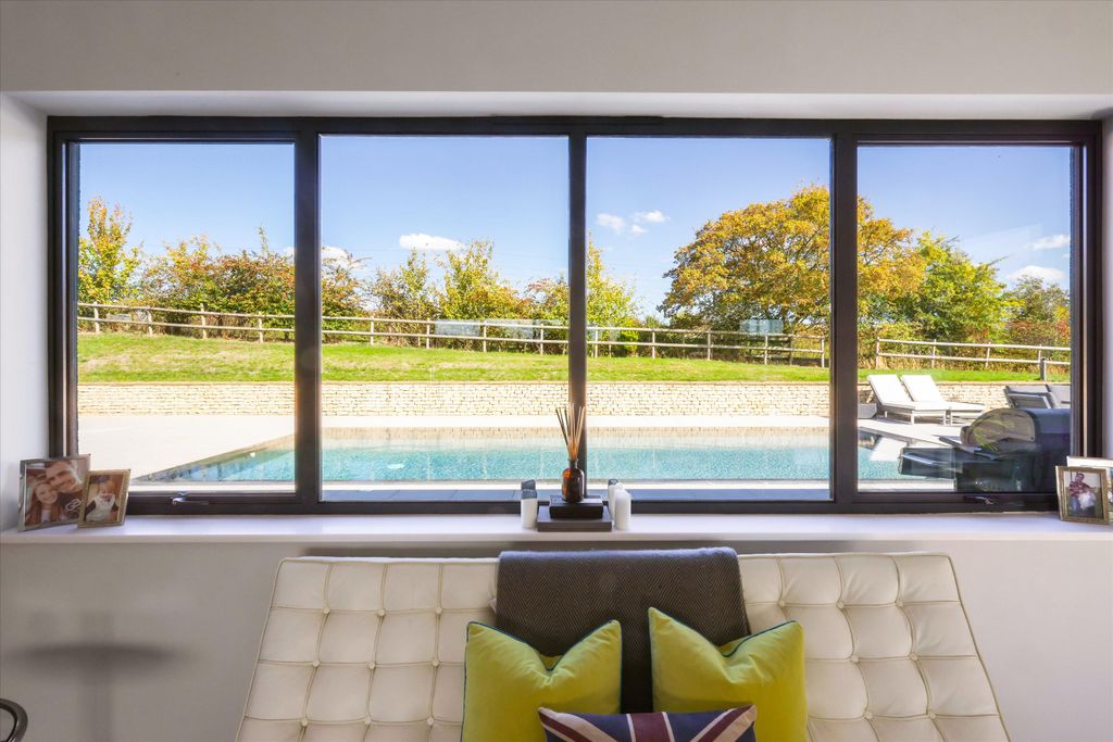 Property photo 2 of 42 Image