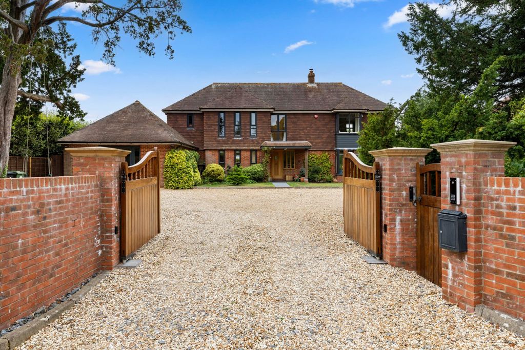 Property photo 1 of 20 Gated Entrance