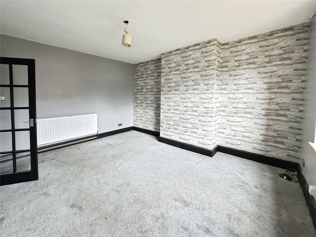 Property photo 3 of 25 Living Room