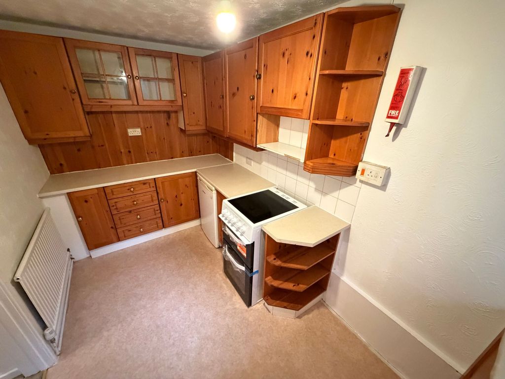 Property photo 3 of 8 Kitchen