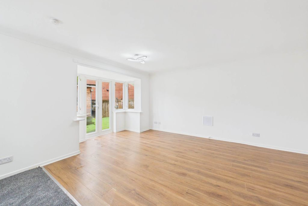 Property photo 2 of 27