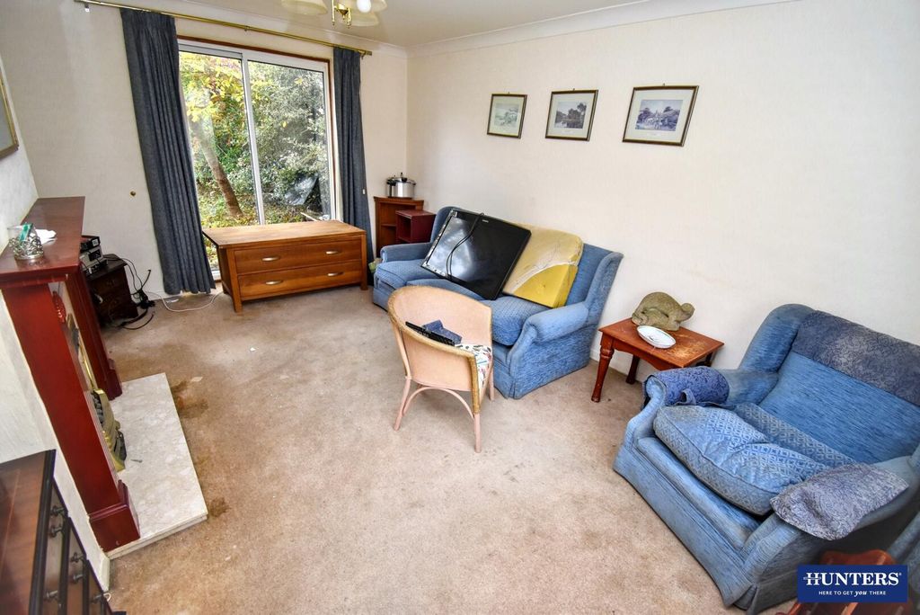 Property photo 2 of 10 Living Room