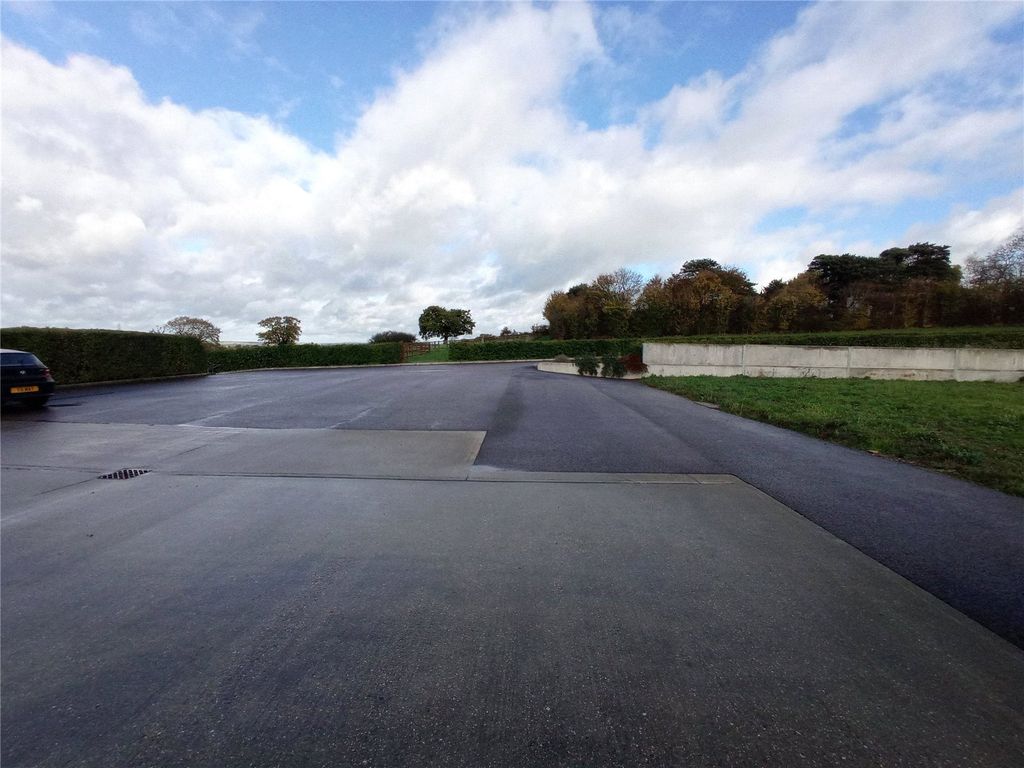 Property photo 3 of 6 Picture No. 04