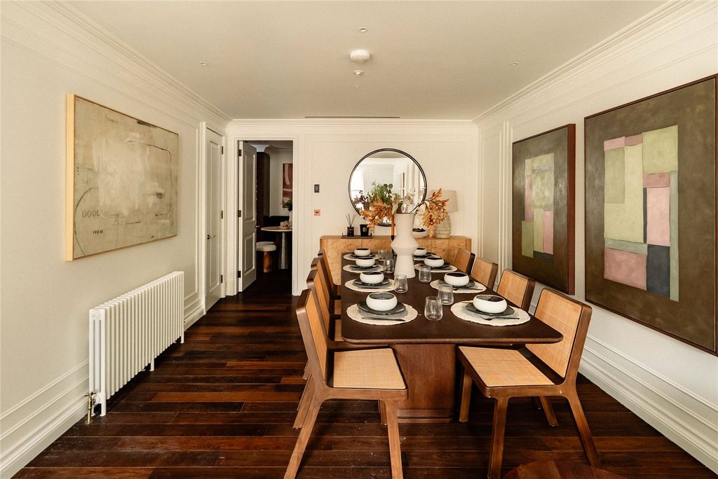 Property photo 3 of 9 Dining