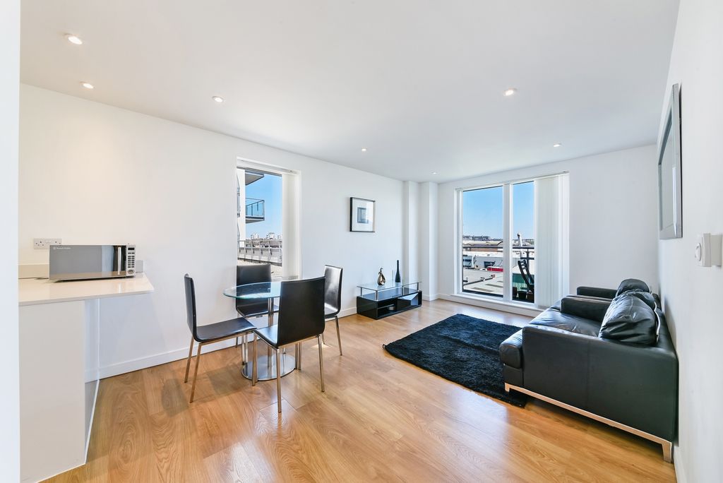 Property photo 2 of 8