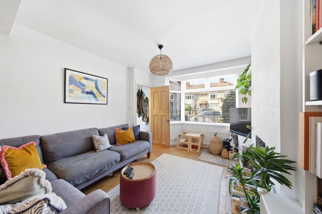 Property photo 2 of 28