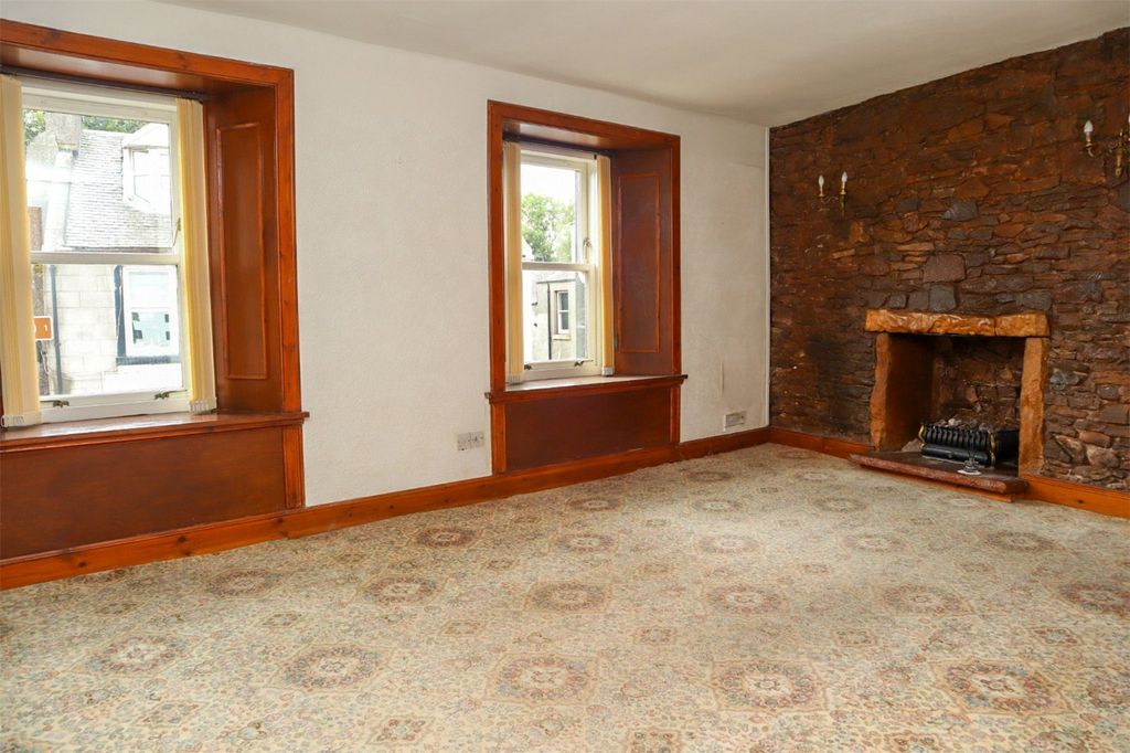 Property photo 2 of 21 Lounge