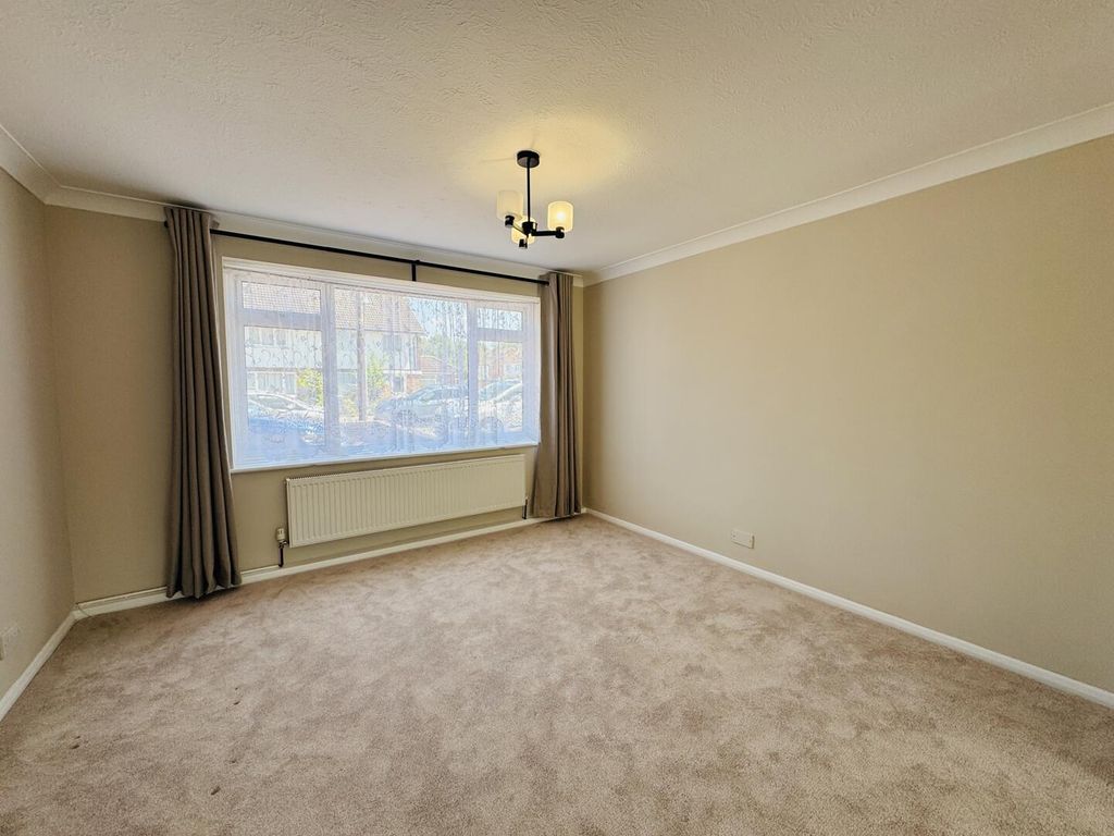 Property photo 3 of 17 Living Room