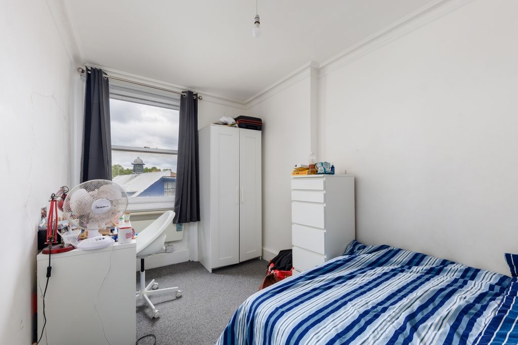 Property photo 3 of 6 New Kings Road 22...