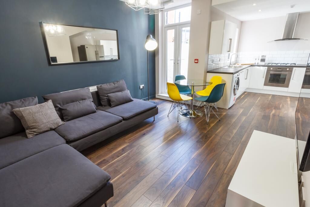 Property photo 1 of 7 3 Bed Semi-Detached House To Rent Whinchat Road, London Se28