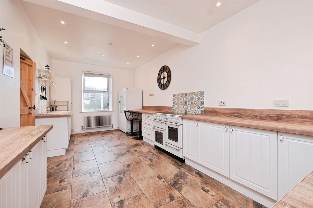 Property photo 1 of 27