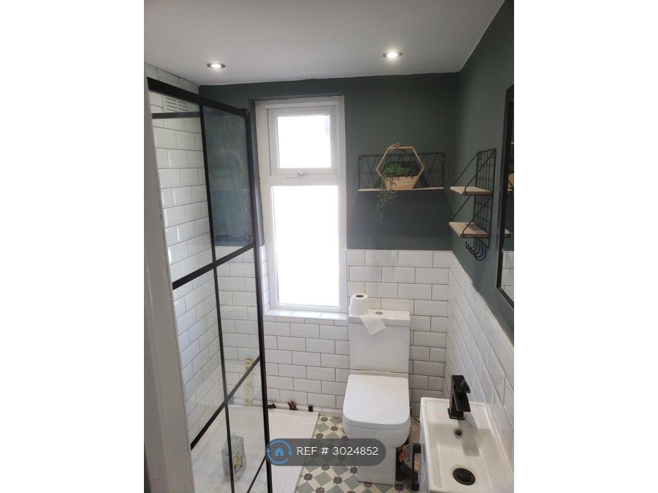 Property photo 2 of 12 Shower Room