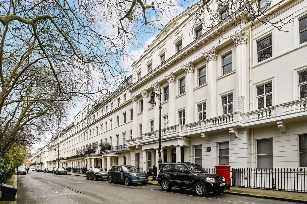 Property photo 2 of 20 G-36-Eaton-Square (19).Jpg